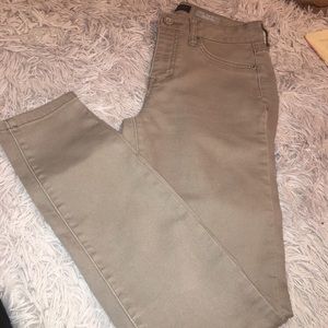 Aeropostal High Waisted Jegging.